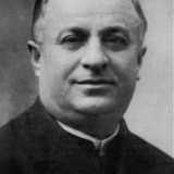 La sua voglia di libert� fu per� spezzata alle famigerate Fosse Ardeatine, l� dove fu ucciso assieme un altro terlizzese: il parroco don Pietro Pappagallo